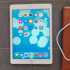 6th Generation Rose Gold Ipad 32GB Wifi